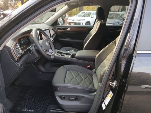 New 2026 Volkswagen Atlas SE image 9