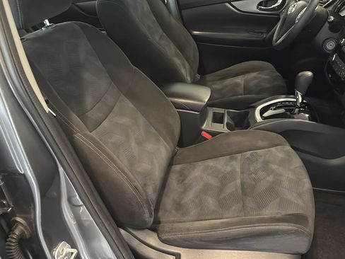 Used 2015 Nissan Rogue S FWD image 32