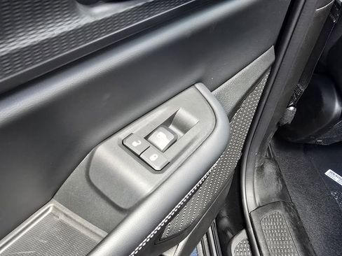 Used 2025 Jeep Grand Cherokee Laredo X image 8