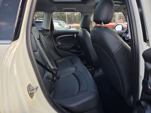 Used 2022 MINI Cooper 4-Door Hardtop image 16