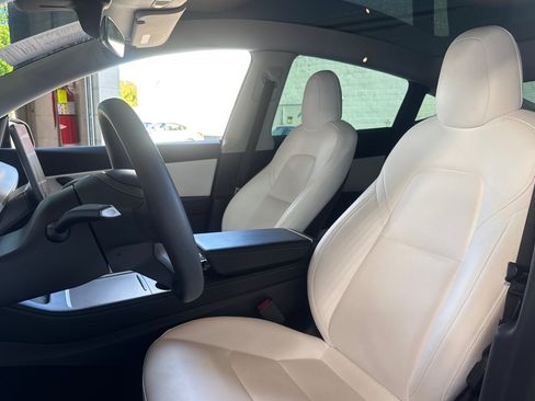 Used 2022 Tesla Model Y Performance AWD/4WD image 5