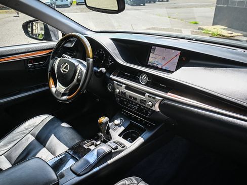 Used 2014 Lexus ES 350 w/ Luxury Package FWD image 18