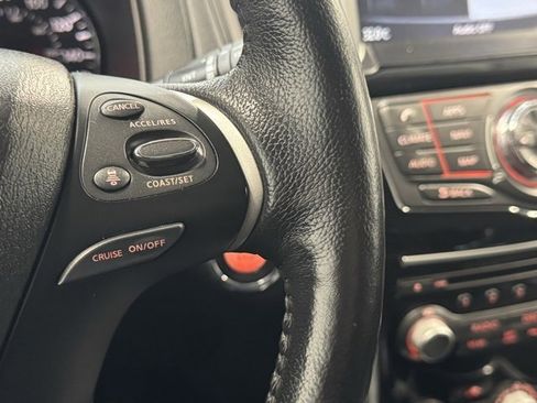 Used 2019 Nissan Pathfinder SV image 16