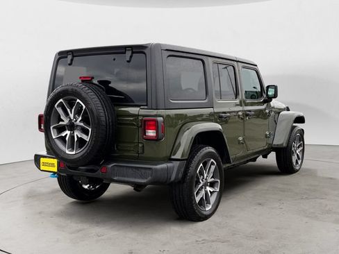Used 2024 Jeep Wrangler Unlimited w/ Convenience Group AWD/4WD image 5