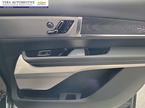 Certified 2026 Cadillac Vistiq Platinum w/ LPO, Floor Liner Package AWD/4WD image 25