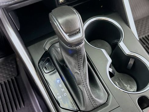 Used 2021 Toyota Highlander XLE FWD image 33