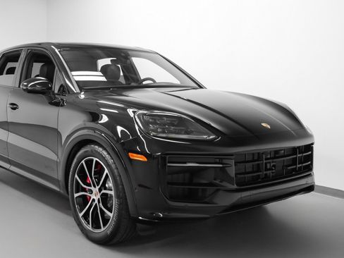New 2026 Porsche Cayenne GTS image 9