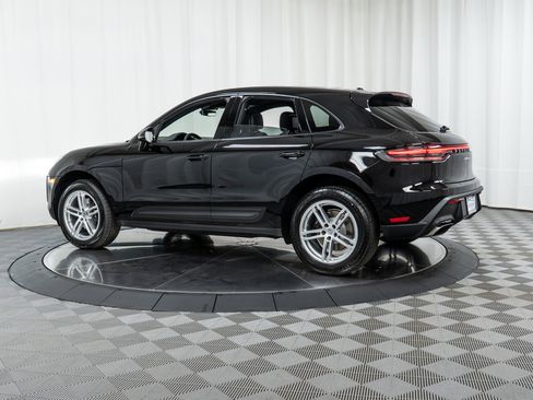 Used 2025 Porsche Macan image 32