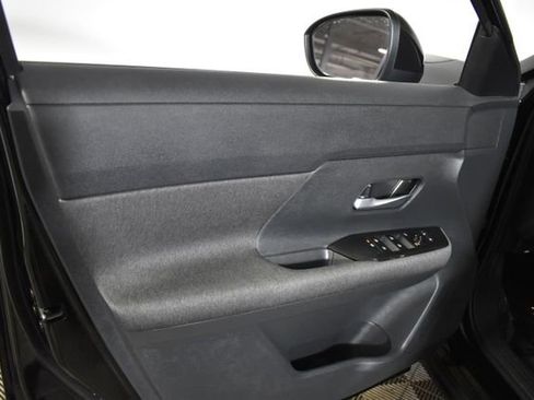 Certified 2025 Nissan Kicks SV AWD/4WD image 7