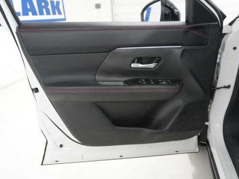 Used 2025 Nissan Kicks SR w/ SR Premium Package FWD image 12
