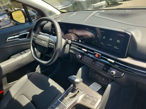 New 2026 Kia Sportage EX FWD image 8