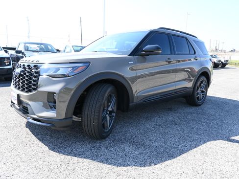 New 2026 Ford Explorer ST-Line w/ ST-Line Street Pack RWD image 8