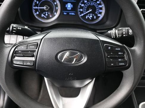 Used 2022 Hyundai Venue SE FWD image 17