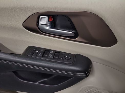Used 2023 Chrysler Voyager LX FWD image 25