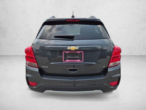 Used 2017 Chevrolet Trax LT w/ Sun & Sound Package FWD image 5