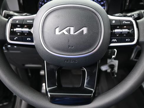 Used 2022 Kia Sorento LX image 29