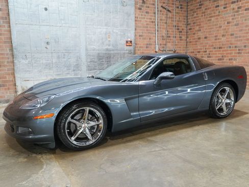Used 2011 Chevrolet Corvette Coupe w/ Preferred Equipment Group RWD image 7