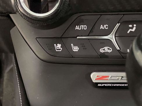 Used 2015 Chevrolet Corvette Z06 w/ 3LZ Preferred Equipment Group RWD image 28