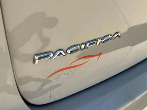 Used 2017 Chrysler Pacifica Limited w/ UConnect Theater Package FWD image 49