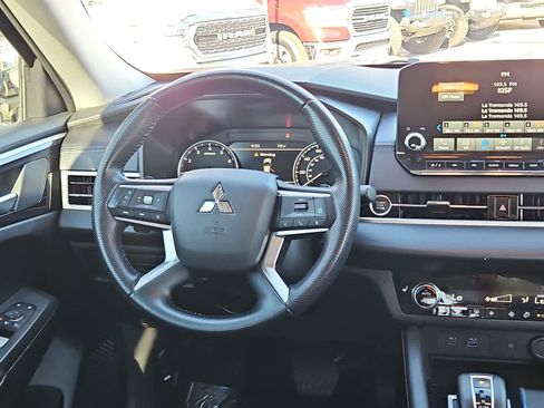 Used 2024 Mitsubishi Outlander SE image 23
