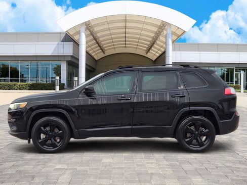 Used 2019 Jeep Cherokee Latitude Plus image 3