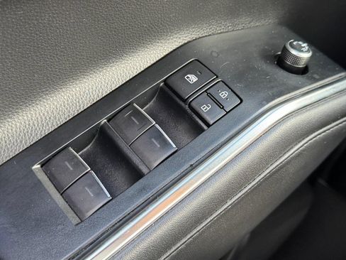 Used 2022 Toyota Highlander Platinum image 25