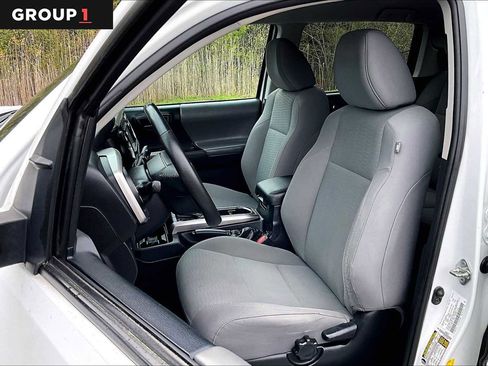 Used 2019 Toyota Tacoma SR5 AWD/4WD image 9
