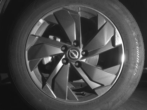 Used 2025 Nissan Rogue SV FWD image 12