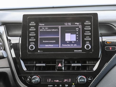 Certified 2022 Toyota Camry SE image 15