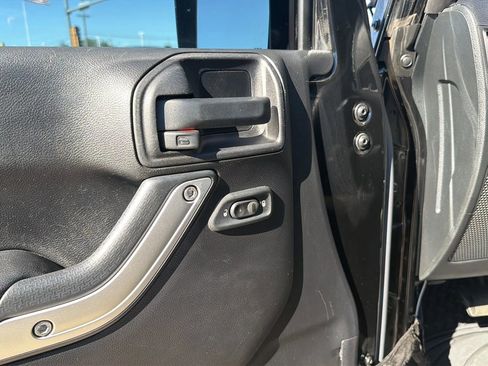 Used 2016 Jeep Wrangler Unlimited Sahara w/ Connectivity Group AWD/4WD image 90