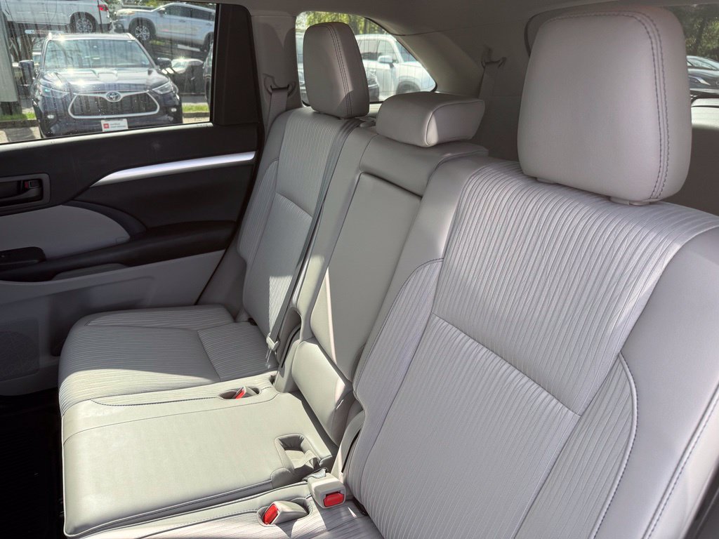 Certified 2019 Toyota Highlander Plus AWD/4WD image 14