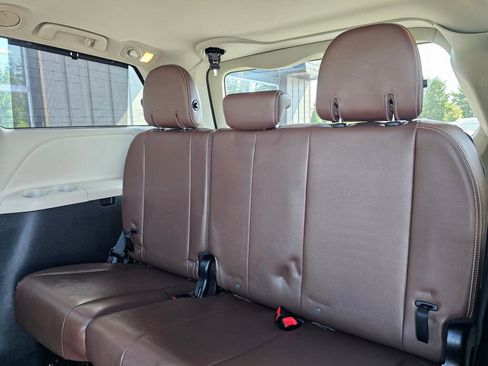 Used 2018 Toyota Sienna Limited AWD/4WD image 19