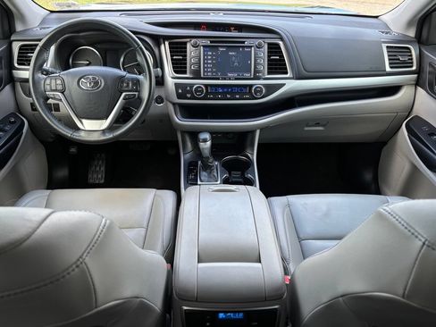 Used 2019 Toyota Highlander XLE FWD image 10