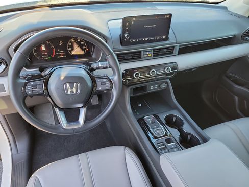 Used 2025 Honda Pilot EX-L image 22