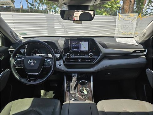 Used 2020 Toyota Highlander Limited AWD/4WD image 5