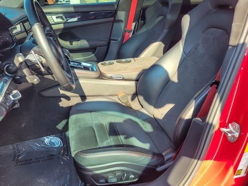 Used 2022 Porsche Panamera GTS image 8