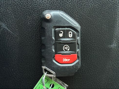 Used 2023 Jeep Gladiator Sport AWD/4WD image 25