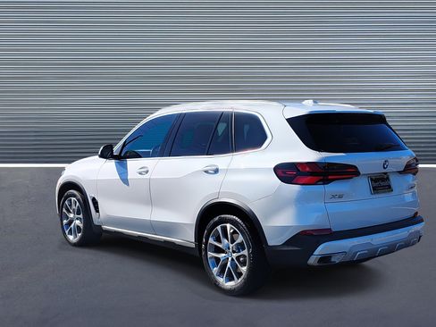 Used 2024 BMW X5 sDrive40i w/ Parking Assistance Package image 4