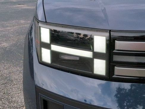 Used 2025 Hyundai Santa Fe SEL FWD image 9