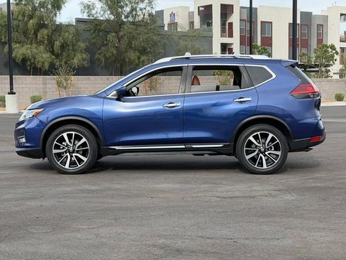 Used 2018 Nissan Rogue SL w/ Premium Package image 2