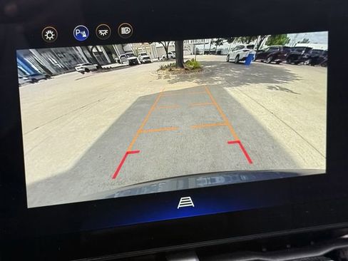 Used 2025 Chevrolet Equinox LT image 18