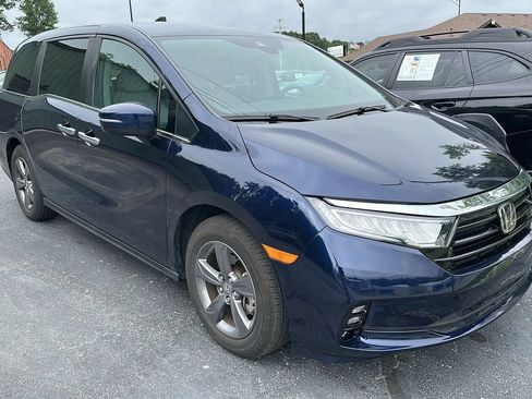 Used 2024 Honda Odyssey EX image 2