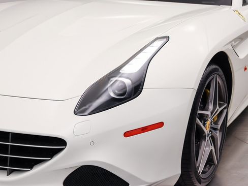 Used 2017 Ferrari California T RWD image 10