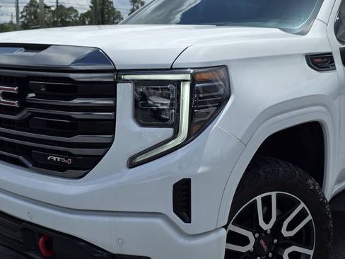 Used 2024 GMC Sierra 1500 AT4 w/ Technology Package AWD/4WD image 9