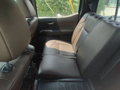Used 2022 Toyota Tacoma Limited AWD/4WD image 18