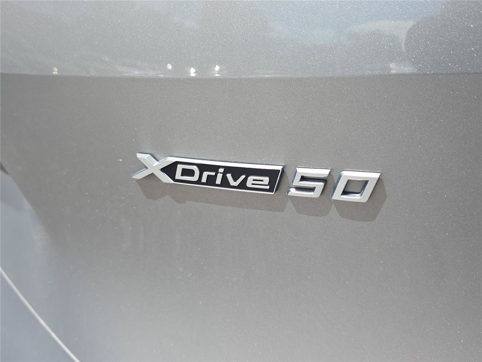 Used 2024 BMW iX xDrive50 w/ Premium Package AWD/4WD image 5