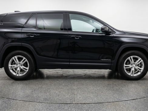 Used 2024 GMC Terrain SLE FWD image 11
