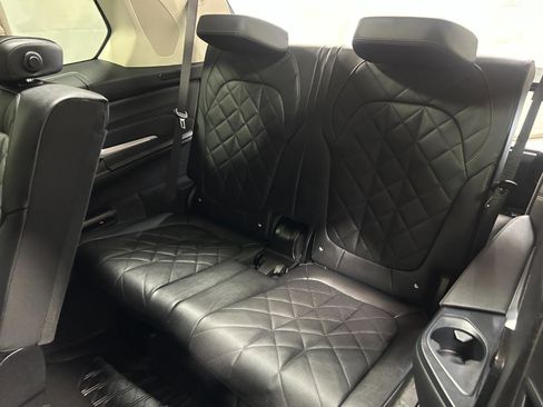 Used 2023 BMW X7 xDrive40i w/ Premium Package image 16