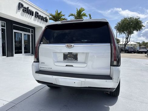 Used 2018 Cadillac Escalade Luxury AWD/4WD image 25