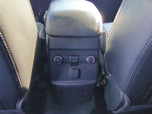 Used 2018 Ford Explorer XLT w/ Equipment Group 202A image 30